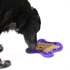 Comedouro Interativo Zee.Dog Lik Mat Violet para Cães