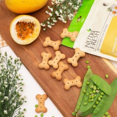 Biscoito Nutrifresh Natural Sabor Camomila, Maracujá e Ervilha para Cães Adultos 150g
