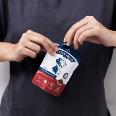 Sachê Selections For Pets para Cães Adultos de Porte Médio e Grande Sabor Carne ao Molho 100 g